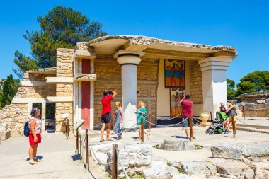Knossos, Girit, 10 Haziran 2017: Doğal kalıntıları Minos Palace Knossos. En büyük Tunç Çağı arkeolojik sitesi Minoan medeniyet ve kültür Girit Knossos Sarayı olduğunu