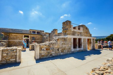 Knossos, Girit, 10 Haziran 2017: Doğal kalıntıları Minos Palace Knossos. En büyük Tunç Çağı arkeolojik sitesi Minoan medeniyet ve kültür Girit Knossos Sarayı olduğunu