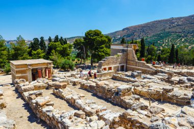Knossos, Girit, 10 Haziran 2017: Doğal kalıntıları Minos Palace Knossos. En büyük Tunç Çağı arkeolojik sitesi Minoan medeniyet ve kültür Girit Knossos Sarayı olduğunu