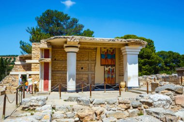 Knossos, Girit, 10 Haziran 2017: Doğal kalıntıları Minos Palace Knossos. En büyük Tunç Çağı arkeolojik sitesi Minoan medeniyet ve kültür Girit Knossos Sarayı olduğunu