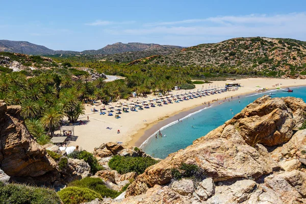 ヴァイ東クレタ島、ギリシャの美しいヤシ林で有名な浜 — ストック写真