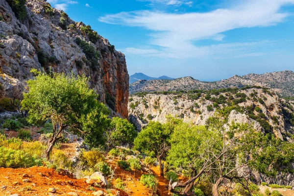 Vackra bergslandskap nära Kritsa Village, Katharo platå, Kreta, Grekland — Stockfoto