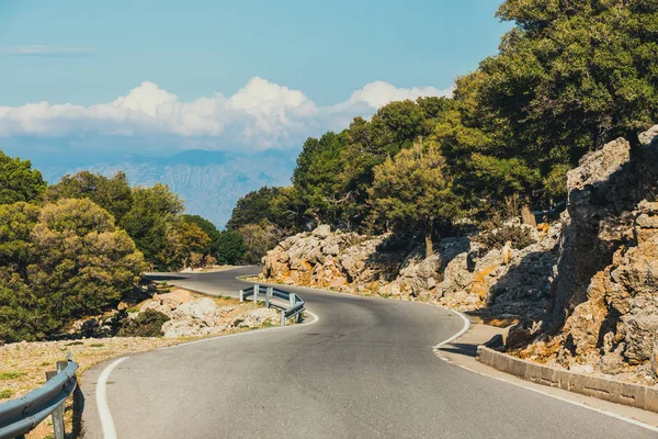 Estrada para Katharo Plateau perto de Kritsa Village, Creta, Grécia — Fotografia de Stock