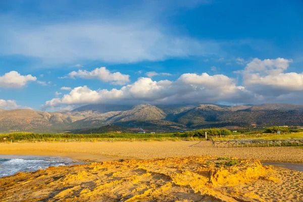 Vackra bergslandskap Kreta nära Malia, Grekland — Stockfoto