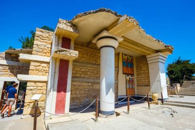 Knossos, Girit, 10 Haziran 2017: Doğal kalıntıları Minos Palace Knossos. En büyük Tunç Çağı arkeolojik sitesi Minoan medeniyet ve kültür Girit Knossos Sarayı olduğunu