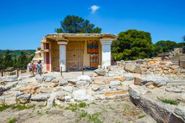 Knossos, Girit, 10 Haziran 2017: Doğal kalıntıları Minos Palace Knossos. En büyük Tunç Çağı arkeolojik sitesi Minoan medeniyet ve kültür Girit Knossos Sarayı olduğunu