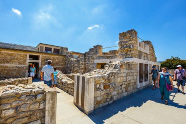 Knossos, Girit, 10 Haziran 2017: Doğal kalıntıları Minos Palace Knossos. En büyük Tunç Çağı arkeolojik sitesi Minoan medeniyet ve kültür Girit Knossos Sarayı olduğunu