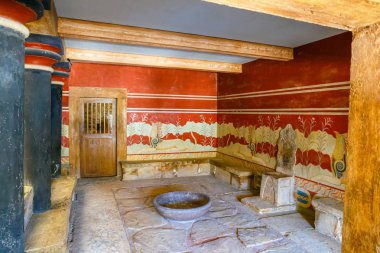 Knossos, Girit, 10 Haziran 2017: Knossos Minos Palace iç. En büyük Tunç Çağı arkeolojik sitesi Minoan medeniyet ve kültür Girit Knossos Sarayı olduğunu