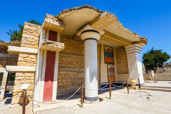 Scenic ruins of the Minoan Palace of Knossos on Crete, Greece — Stock Photo, Image
