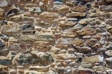 Taş duvar artalanları kullanabilirsiniz
