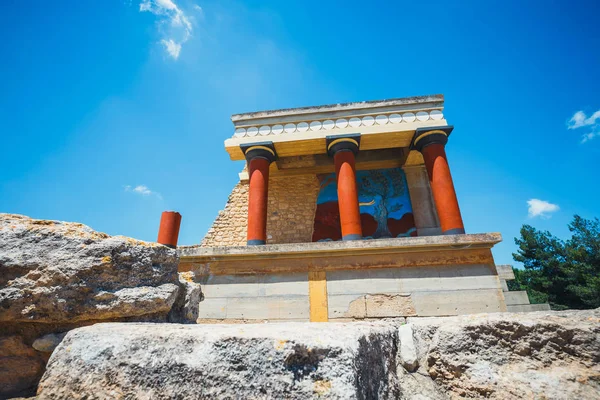 Natursköna ruinerna av den minoiska palatset i Knossos på Kreta, Grekland — Stockfoto