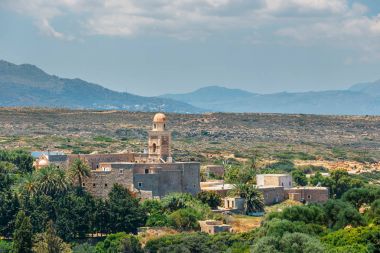 Toplou manastır kilisesi. Doğu Ortodoks Manastırı Girit kuzeydoğu bölümünde olduğunu