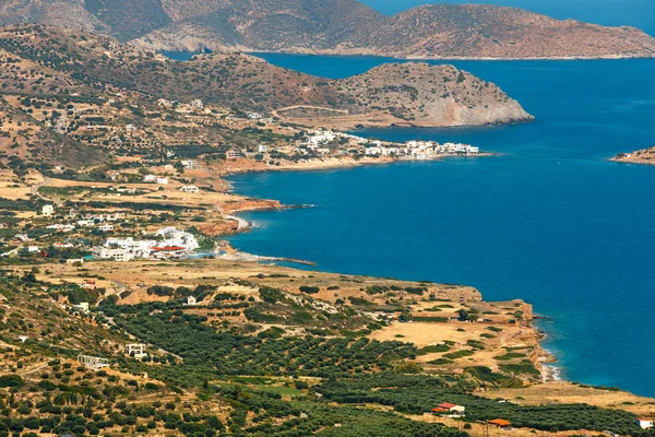 Prachtige Griekse Zeegezicht te zonnige dag. Plaats van Noord Kreta, ten oosten van Agios Nikolaos — Stockfoto