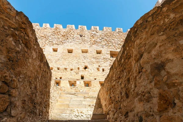 Vista del histórico fuerte veneciano de Kazarma. Sitia, Creta —  Fotos de Stock