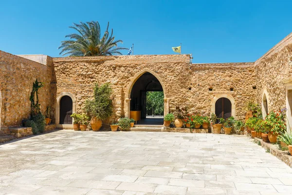 Iglesia del monasterio de Toplou. Es un monasterio ortodoxo oriental en la parte noreste de Creta. — Foto de Stock