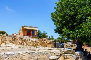 Knossos, Girit, 10 Haziran 2017: Doğal kalıntıları Minos Palace Knossos. En büyük Tunç Çağı arkeolojik sitesi Minoan medeniyet ve kültür Girit Knossos Sarayı olduğunu