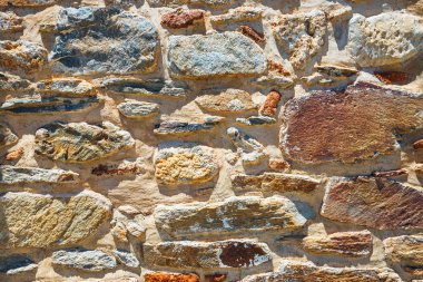 Taş duvar artalanları kullanabilirsiniz