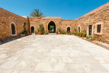 Toplou manastır kilisesi. Doğu Ortodoks Manastırı Girit kuzeydoğu bölümünde olduğunu