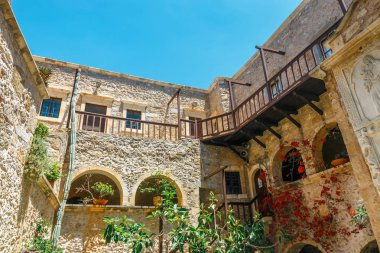 Toplou manastır kilisesi. Doğu Ortodoks Manastırı Girit kuzeydoğu bölümünde olduğunu