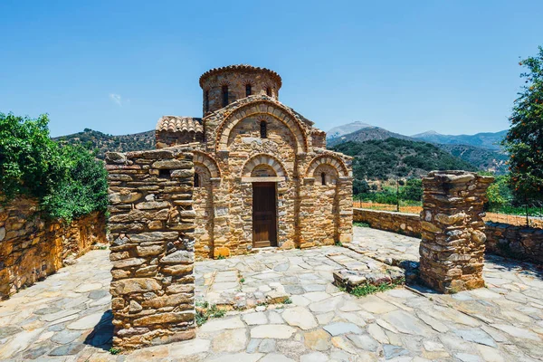 Byzantinische Kirche in fodele, Beton, Griechenland. der Geburtsort des el greco — Stockfoto