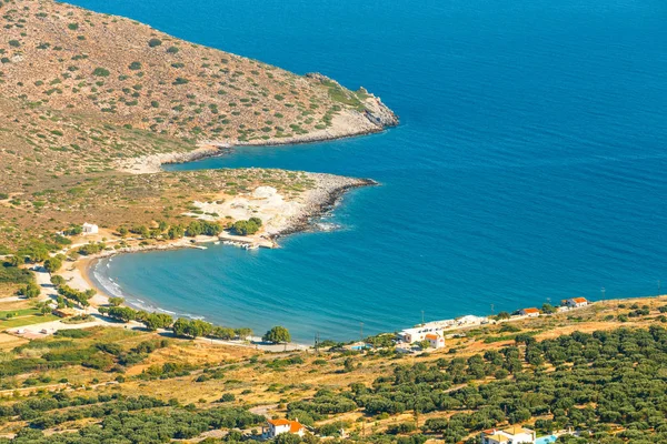 Güneşli bir gün, güzel deniz Yunan manzarası. Kuzey Girit, Agios Nikolaos doğusunda yer