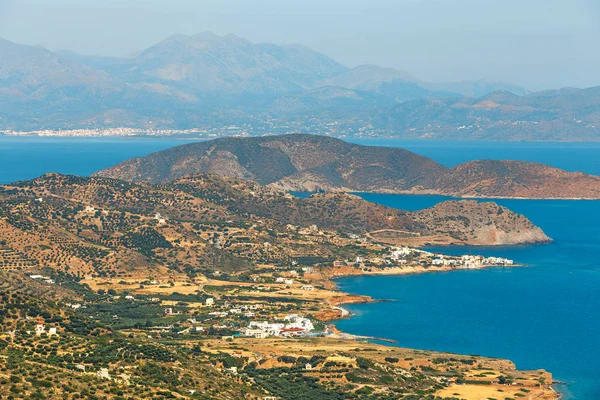 Güneşli bir gün, güzel deniz Yunan manzarası. Kuzey Girit, Agios Nikolaos doğusunda yer — Stok fotoğraf