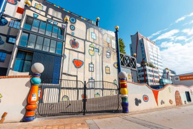 Vienna, Avusturya - 15 Ekim 2016: Ölü yakma tesisi Viyana'da ünlü Avusturyalı mimar Friedensreich Hundertwasser tarafından inşa