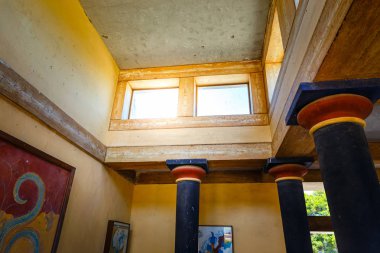 Knossos, Girit, 10 Haziran 2017: Knossos Minos Palace iç. En büyük Tunç Çağı arkeolojik sitesi Minoan medeniyet ve kültür Girit Knossos Sarayı olduğunu