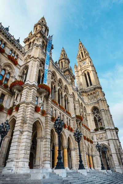 维也纳，奥地利，2016 年 10 月 14 日︰ 在维也纳市政厅的院子里也知道作为市政厅，奥地利 — 图库照片