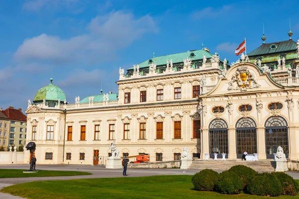 Viyana Avusturya - 15 Ekim 2016: Belvedere Sarayı ve Bahçe Viyana'da. Ana palace - Upper Belvedere. Avusturya