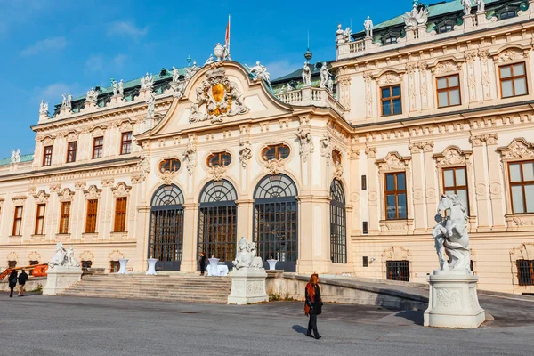 Viyana Avusturya - 15 Ekim 2016: Belvedere Sarayı ve Bahçe Viyana'da. Ana palace - Upper Belvedere. Avusturya
