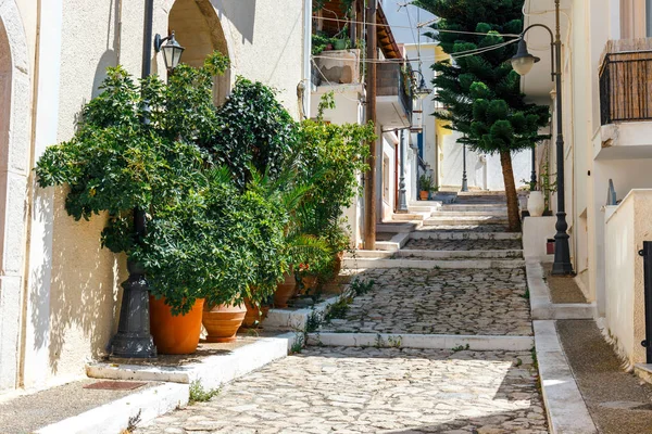 Gata med steg i Sitia stad, Kreta, Grekland — Stockfoto