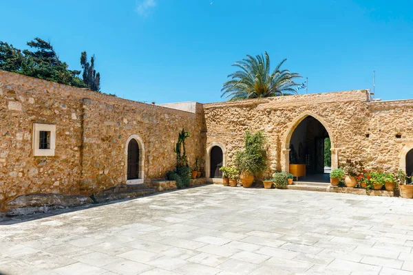 Iglesia del monasterio de Toplou. Es un monasterio ortodoxo oriental en la parte noreste de Creta. — Foto de Stock