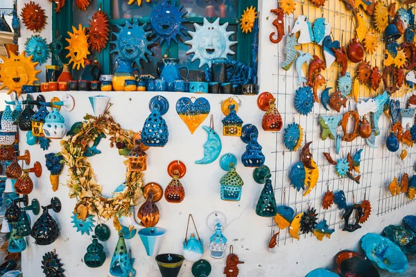 Traditional Cretan painted ceramic dishes, Crete, Greece — Stock Photo, Image