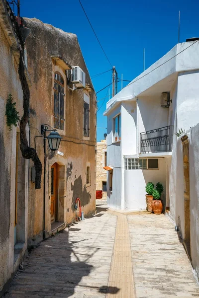 Pueblo tradicional creta Margaritas famosa por la cerámica hecha a mano, Creta, Grecia —  Fotos de Stock