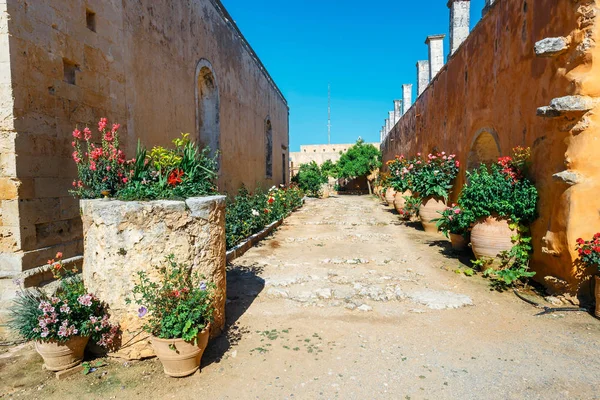 Pohled na baziliku klášter Arkadi na Krétě, Řecko — Stock fotografie