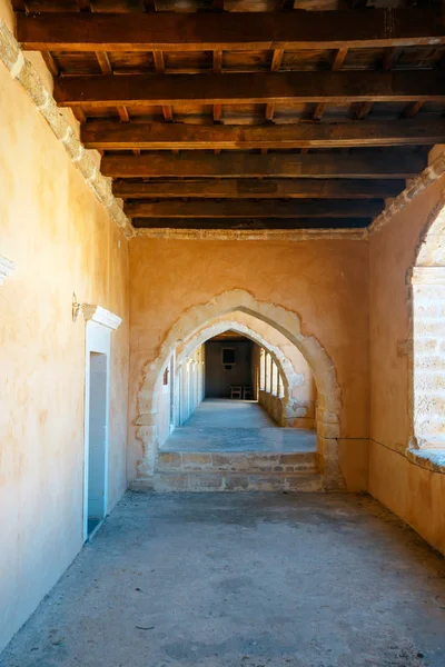 Pasaje en la Puerta Oeste en el Monasterio Arkadi, Arkadi, Creta, Grecia —  Fotos de Stock