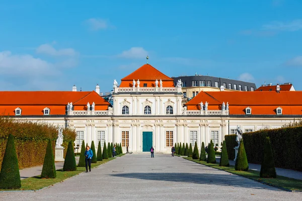 VIENNA AUSTRIA - 15 ottobre 2016: Palazzo Belvedere e giardino a Vienna. Palazzo Principale - Belvedere Superiore. Austria — Foto Stock
