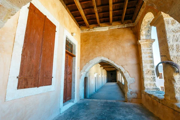 Passaggio alla Porta Ovest del Monastero di Arkadi, Arkadi, Creta, Grecia — Foto Stock