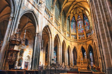 Çek Cumhuriyeti, Prag - 30 Eylül 2017: Çek Cumhuriyeti Prag Kalesi 'ndeki St. Vitus Katedrali' nin İçi