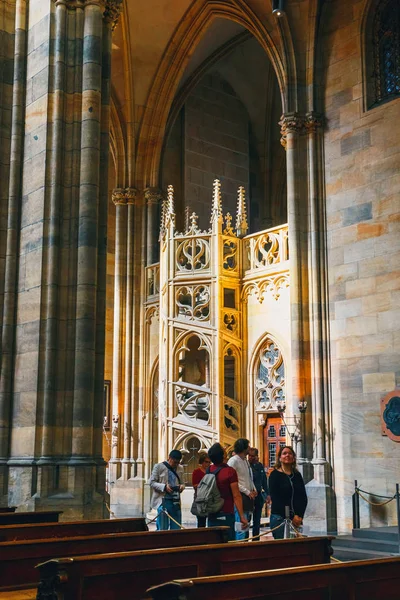Tschechische Republik, Prag - 30. September 2017: Innenraum des Veitsdoms auf der Prager Burg, Tschechien — Stockfoto
