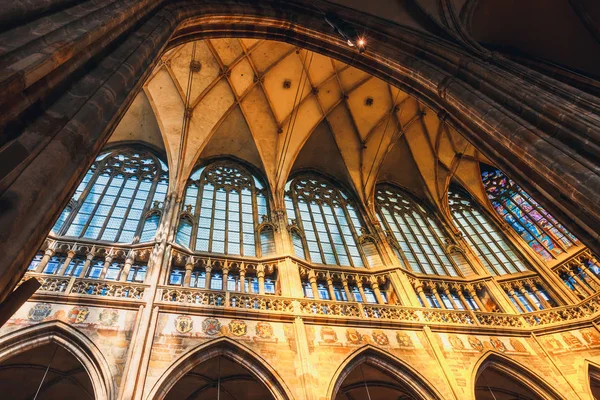 República Checa, Praga - 30 de septiembre de 2017: Interior de la Catedral de San Vito en el Castillo de Praga, República Checa — Foto de Stock