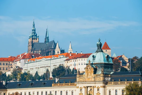 Centro histórico de Praga con castillo, Hradjalá, República Checa —  Fotos de Stock