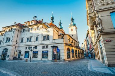 Prague, Çek Cumhuriyeti, 29 Eylül 2017: Havelske Trziste Pazar Prag, belgeleri denilen şehir St. helvası kilise Alman Gallusstadt