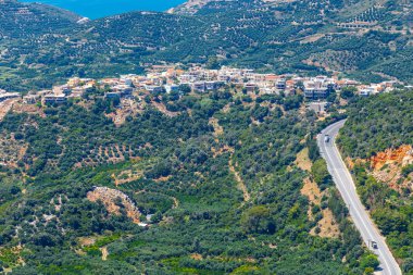 Güzel dağ manzarası yakınındaki Kritsa Köyü, Katharo Yaylası, Crete, Yunanistan