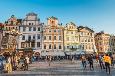 Prague, Çek Cumhuriyeti, Ağustos 29, 2017: Eski Şehir Meydanı'na Prag güzel bir sonbahar günü içinde Çek Cumhuriyeti görüntülemek