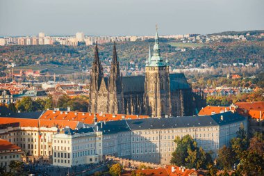 mala strana bölgesine, Prag Çek Cumhuriyeti, kırmızı kiremit çatılar havadan görünümü