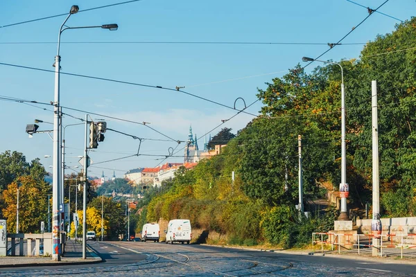 Praag, Tsjechische Republiek, 29 September 2017: auto's op de straten in Praag, Tsjechië — Stockfoto