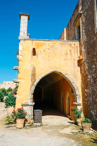 Arkadi-Kloster südöstlich von rethymnon, beton, griechenland — Stockfoto