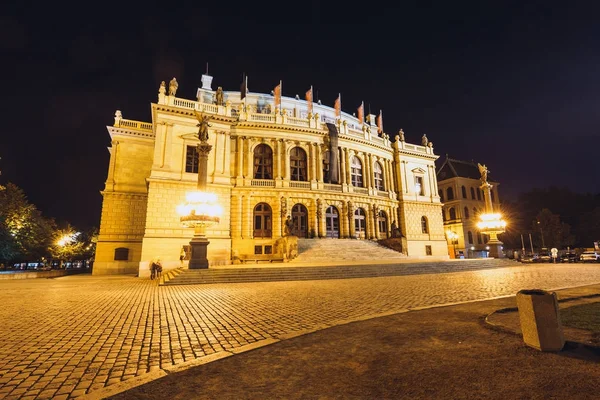Здание концертного зала "Рудольфьюнум" в Праге, Чехия — стоковое фото